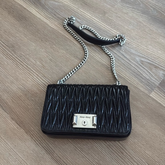 like new miu miu black pattina matelasse patent leather bag - Picture 2 of 8